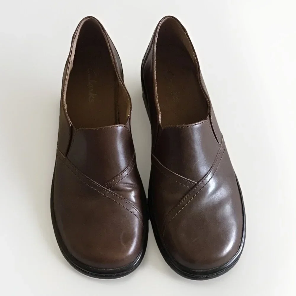 Clarks Womens Brown Leather Loafer Slip On Top Stitching Size 8.5 (Fits‎ Like 7)